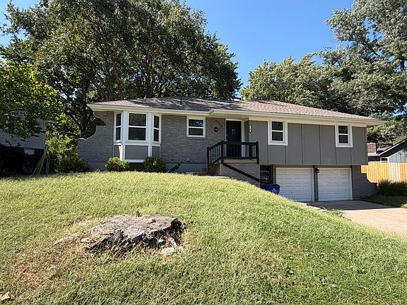2nd image of 1102 SW Lakeview Blvd