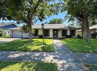 1802 Plantation Rd, Victoria, TX 77904