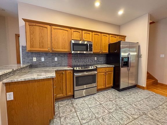 3rd image of 25 Fleetwood Dr