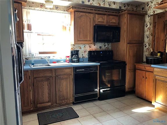 3rd image of 2456 Bedford Ln