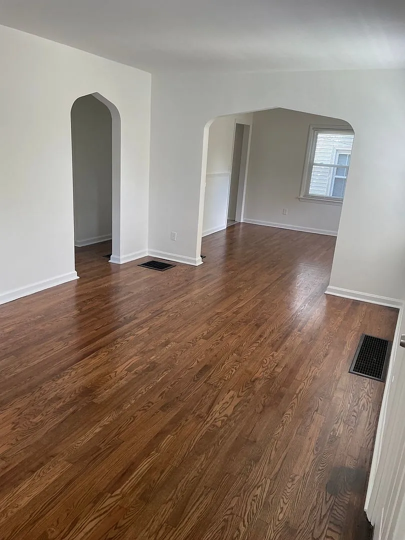 1902 Ashbrook Dr — Photo 2