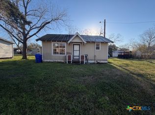 802 Cadwell St, Yoakum, TX 77995