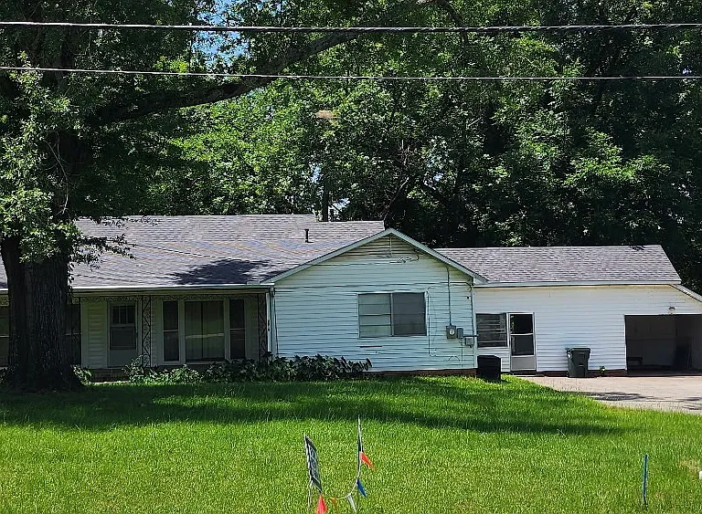 S Magnolia Dr — Photo 1