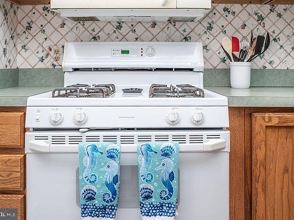 3rd image of 12-13 Lafayette Sta #2