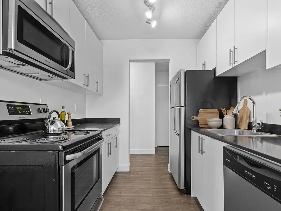 170 E 5th St
