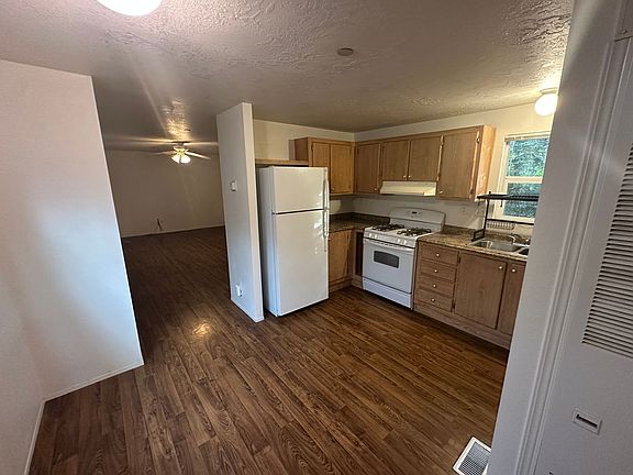 4th image of 3959 Cartwright St