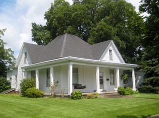 707 3rd St, Carmi, IL 62821