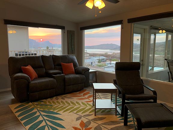 3rd image of 947 Crystal View Dr