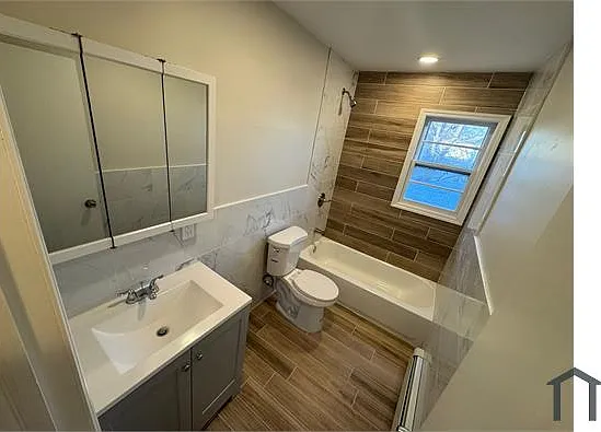 122 Elmwood Ave #2 — Photo 3