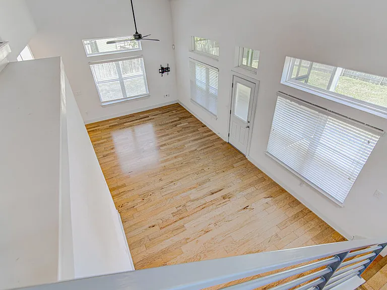 2117 Maxwell Ln — Photo 17