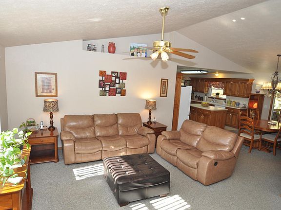 3rd image of 13 Northwoods Dr