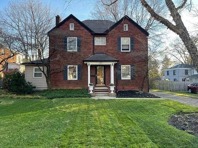 271 Winthrop Rd photo 1