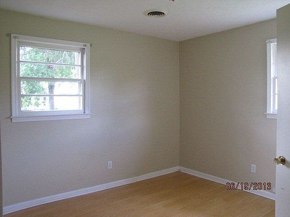 5th image of 2641 Hilldale Dr