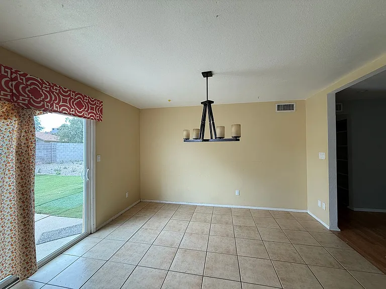 2263 E Hampton Ave — Photo 13