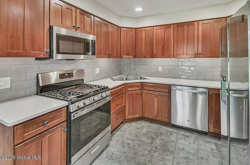 4th image of 14 Woodridge Road