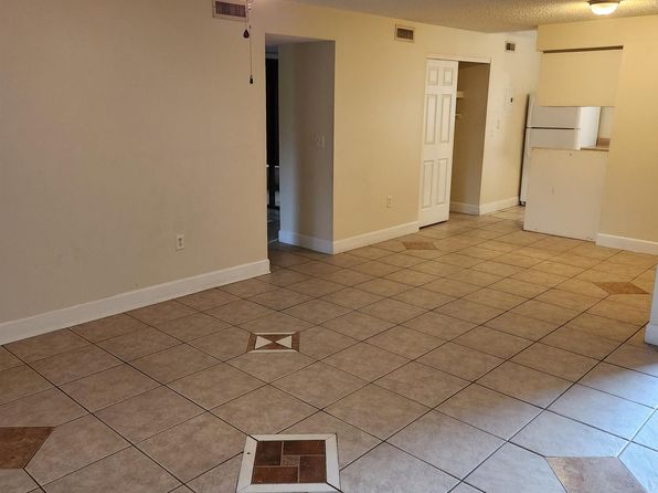 2605 Pine Lake Ter UNIT B