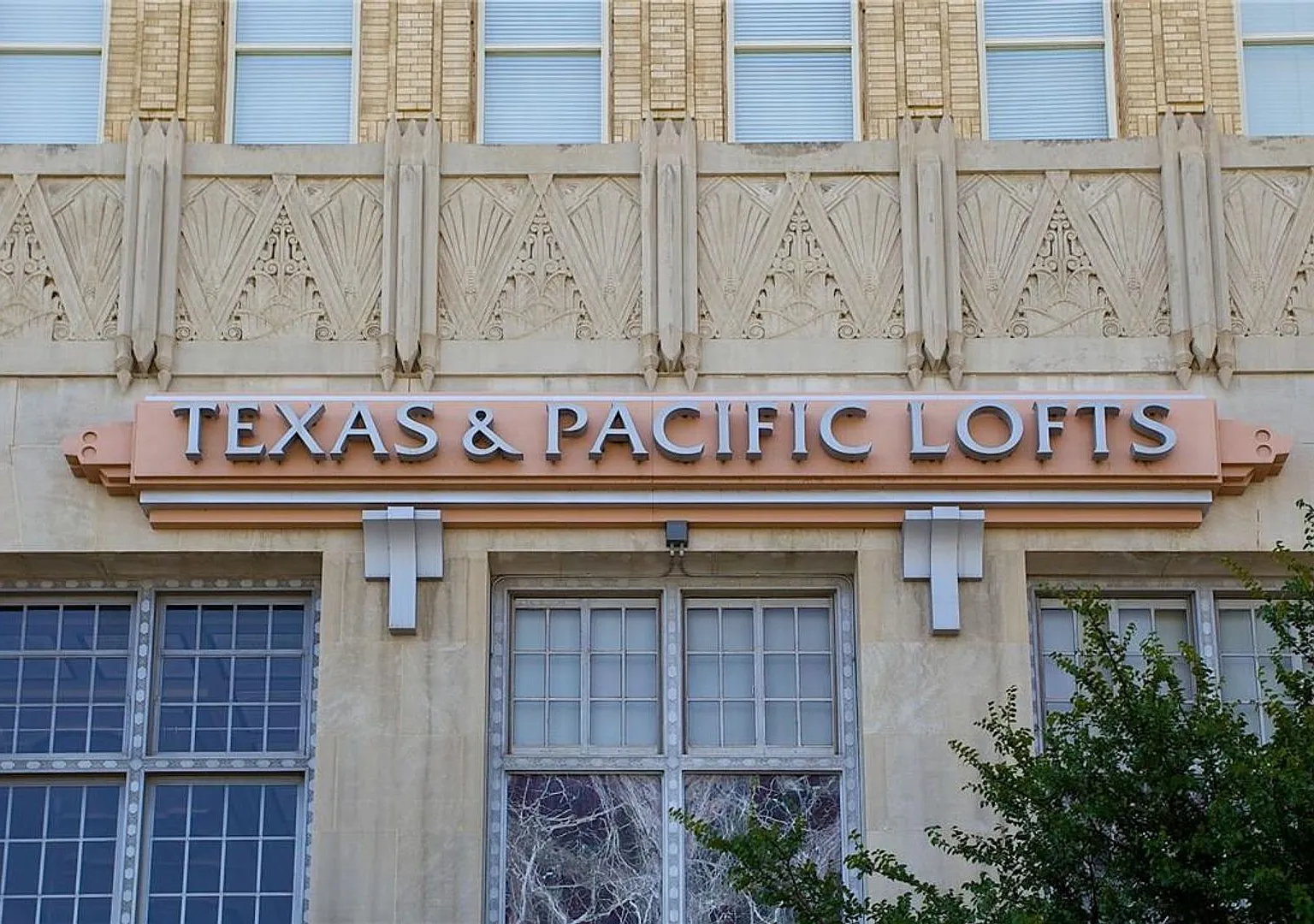 Skyline Views, Resort-Style Amenities & Unmatched Convenience — Photo 1
