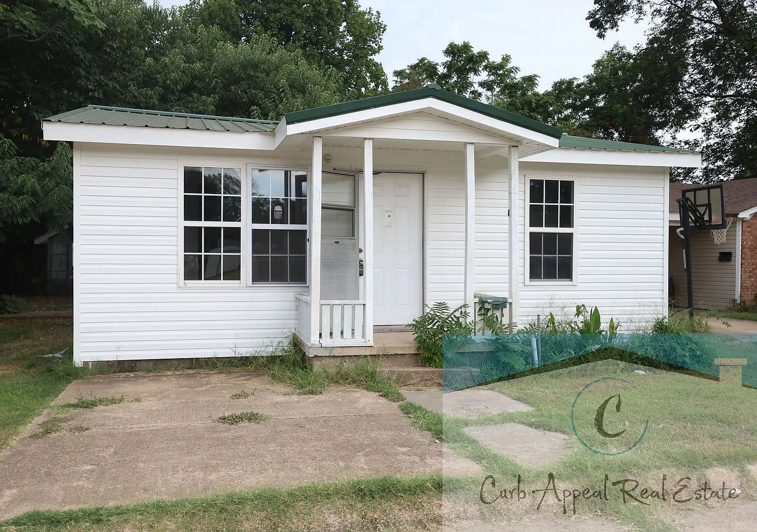 Recently Renovated 2-Bedroom Home with Back Deck HUD Accepted Trumann! — Photo 1