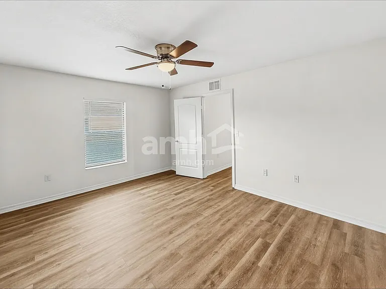 1122 Brenton Leaf Dr — Photo 8