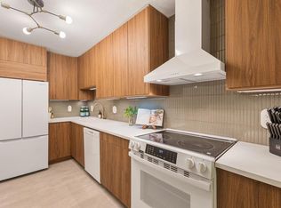 675 N Los Felices Cir W #107, Palm Springs, CA 92262