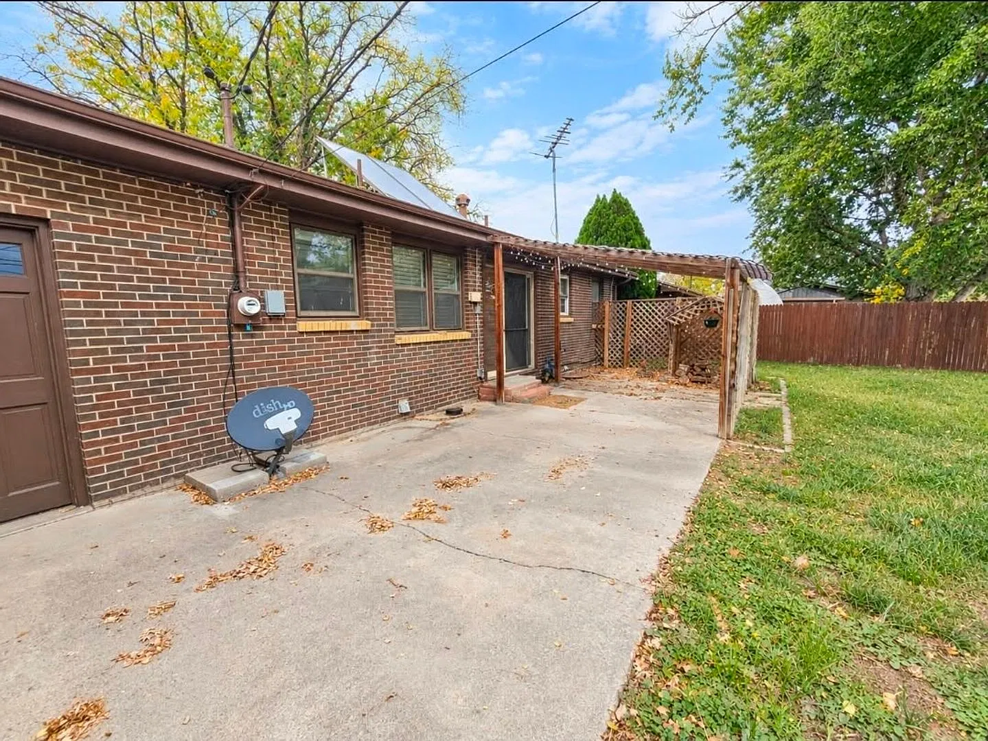 Spacious 4 Bedroom Home! — Photo 2