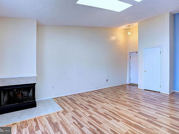 5th image of 3393 Littleton Way APT 1L