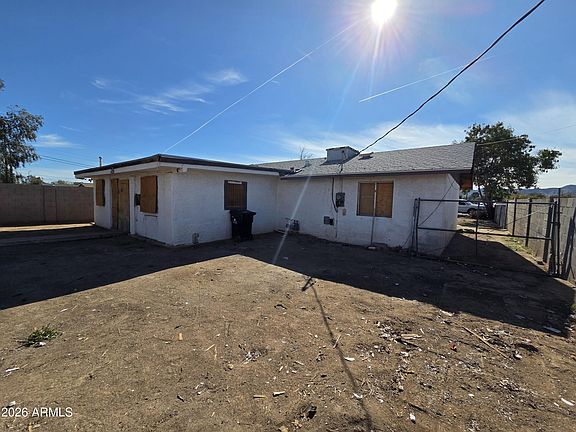 5th image of 1324 W PECAN Road