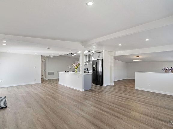 4th image of 207 Wilshire Avenue