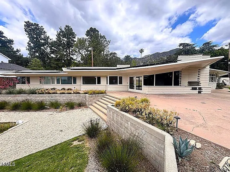 1210 Journeys End Dr — Photo 2