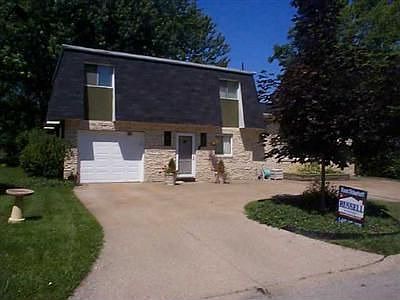 3rd image of 860 Aurora Dr