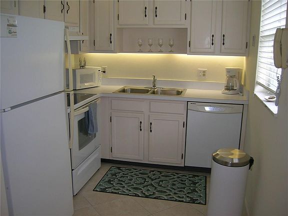 2nd image of 3 Vista Palm Ln