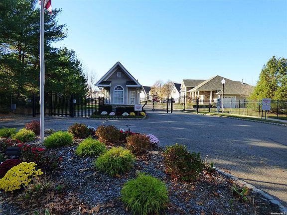 2nd image of 98 Meadow Pond Cir #98