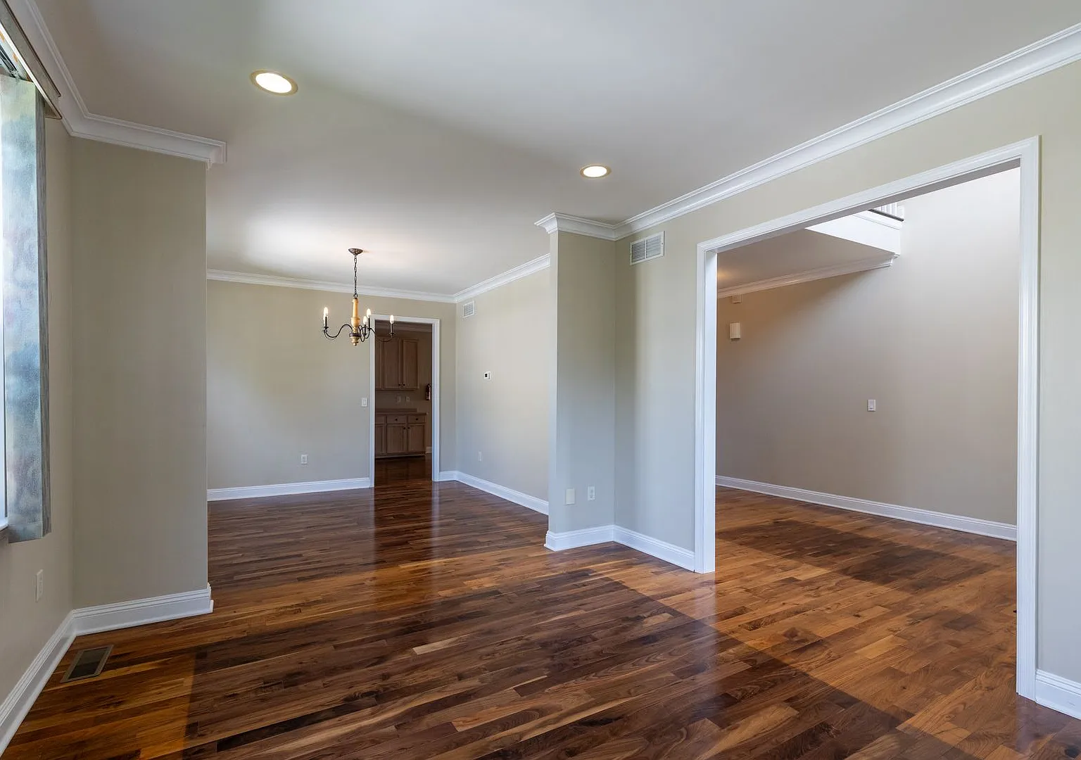 4 Beds 2.5 Baths — Photo 3