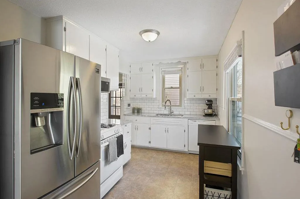 3 Bedroom Single Family Home — Photo 1
