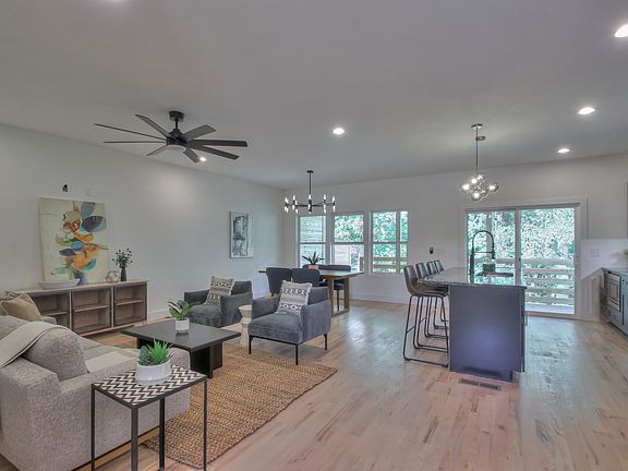 5th image of 1011 Patio Dr
