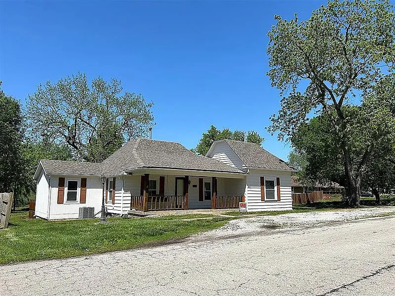 Building Photo - 405 Benton St