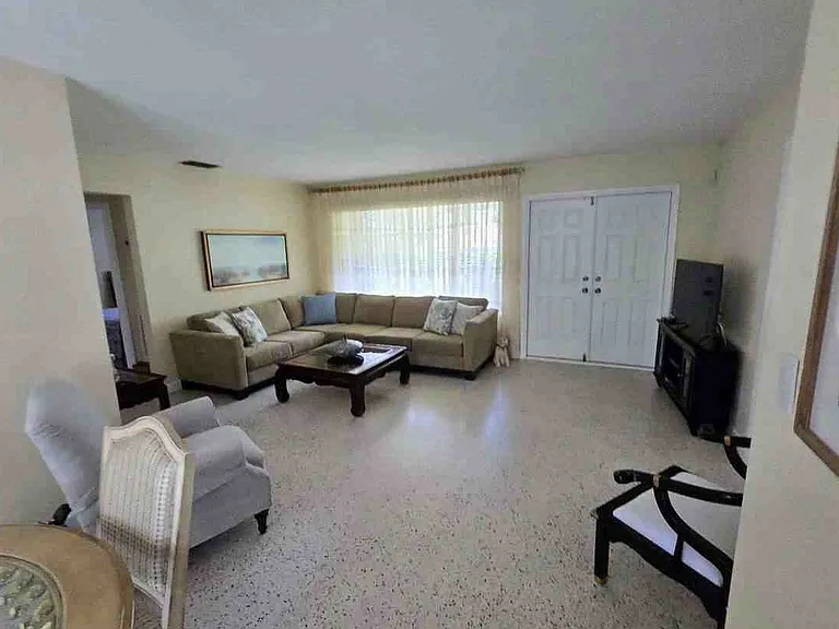 11221 SW 7th Ter — Photo 3