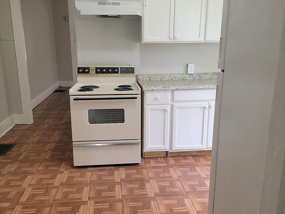 5th image of 408 Edgar Ave