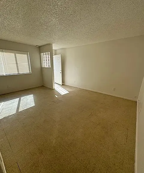 2553 Glen Ave — Photo 5