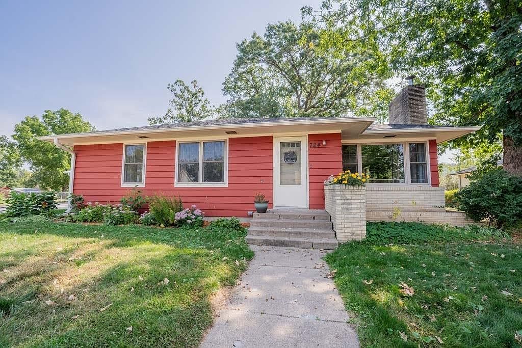 724 Robert Road, Durand, WI 54736 Zillow