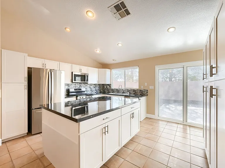 6042 Evening View St — Photo 9