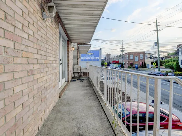 708 Garfield Avenue image 15 of 32