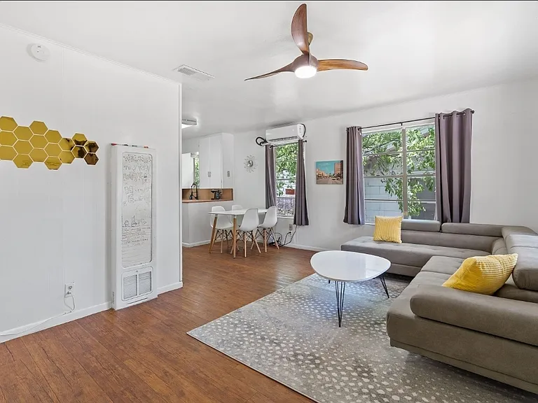1504 Drake Ave — Photo 4