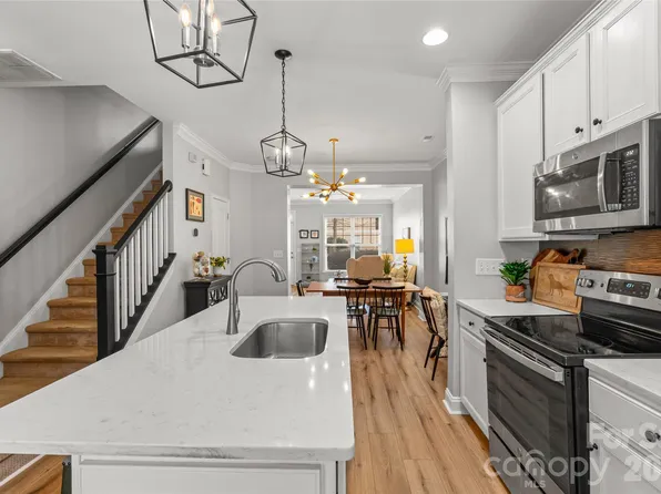 343 Hurston Cir, Charlotte, NC 28208