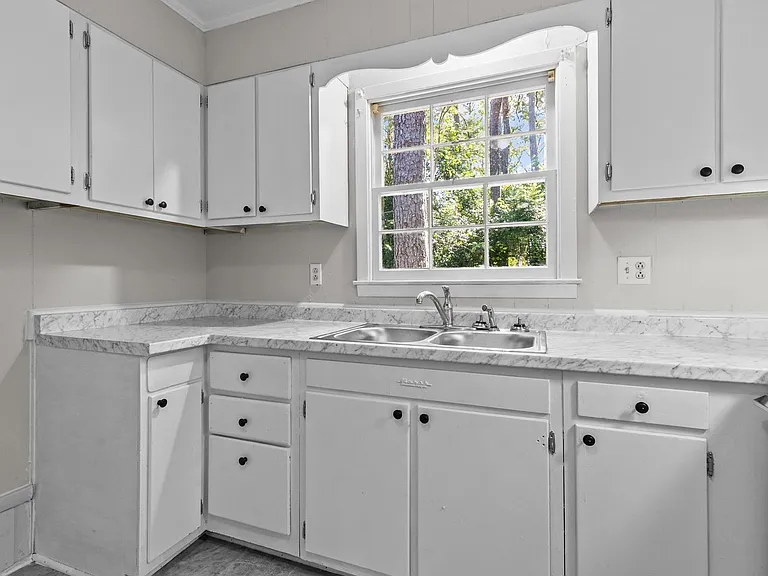 7505 Crown Ave — Photo 2