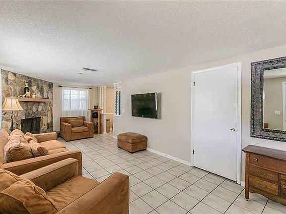 4th image of 4709 E Poinsettia Ave