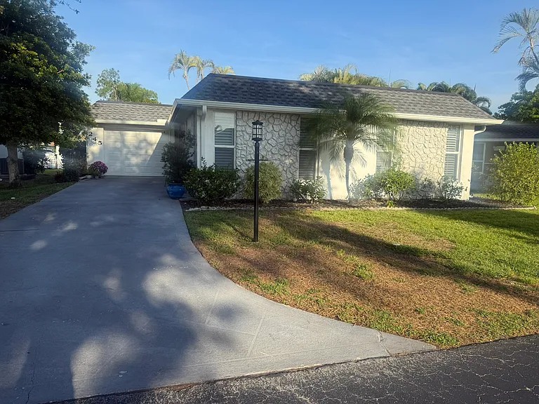 245 Lanchester Ct — Photo 3