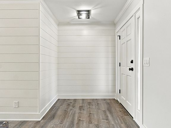 3rd image of 988 Henry Scott Rd