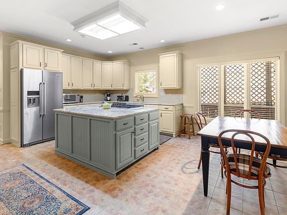 4th image of 3290 Windemere Cir
