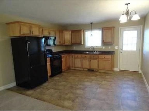 2nd image of 5231 North St #1